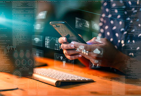 Ferramentas de análise em tempo real ajudam decisões empresariais com dados atualizados, mais precisão e respostas rápidas ao mercado.