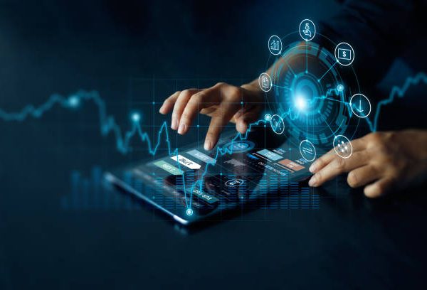 Redes sociais se tornam plataformas de descoberta ao influenciar pesquisas, tendências e decisões de consumo digital.